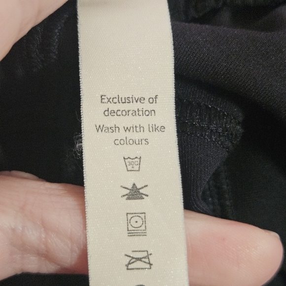 Lululemon Athletica cropped pants size 2 - Picture 10 of 13